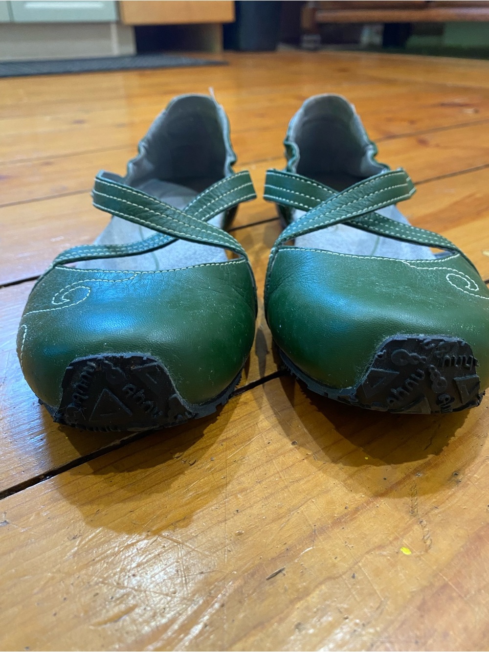 Ahnu Women's Green Crisscross Ballet Flats size 8 - Picture 6 of 7